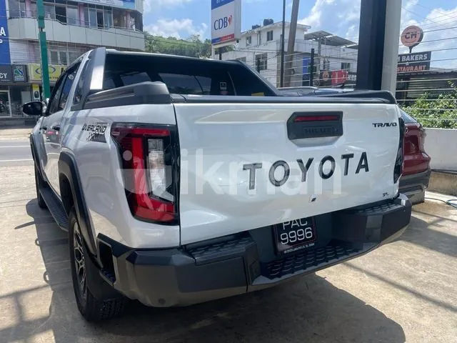 Toyota Hilux 2025 photo 4