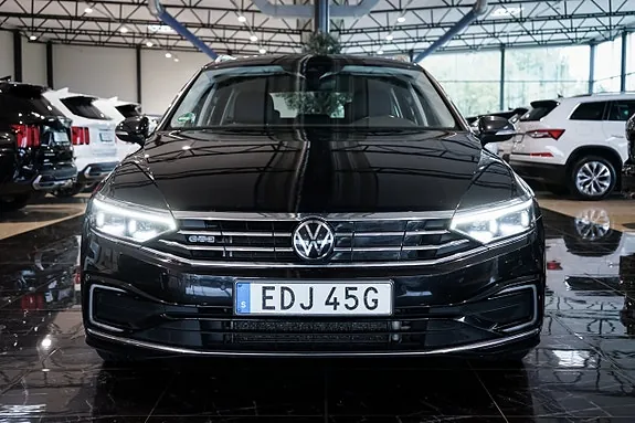 Volkswagen Passat 2023 photo 2