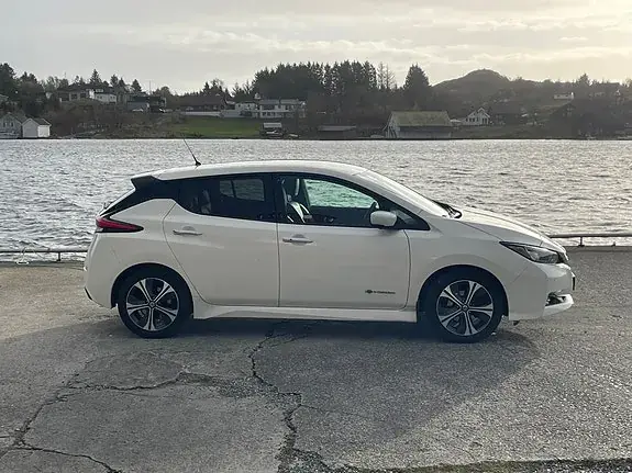 Nissan Leaf 2018 photo 2