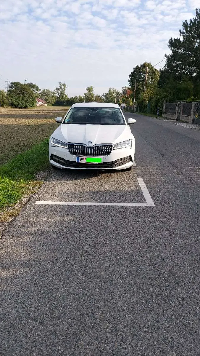Skoda Superb 2021 photo 2
