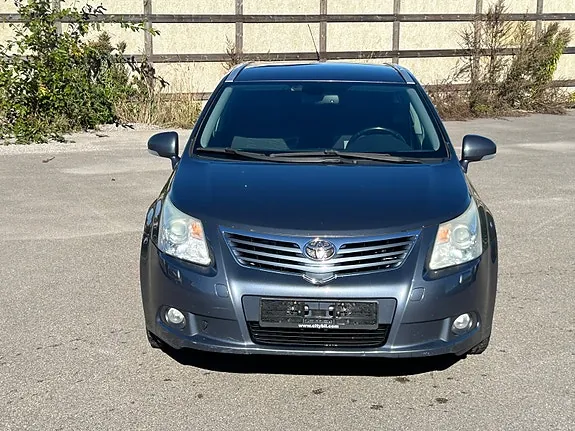 Toyota Avensis 2010 photo 2