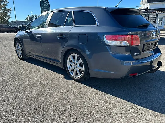 Toyota Avensis 2010 photo 5