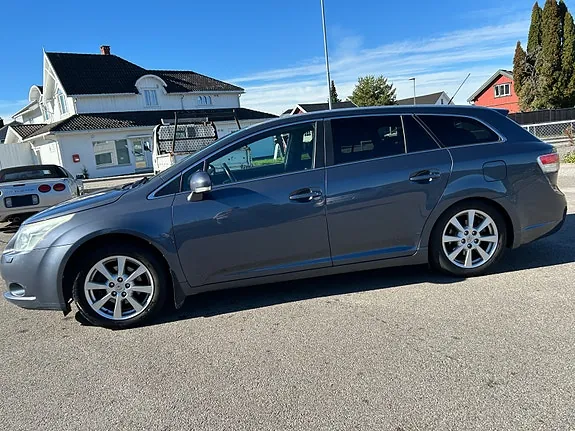 Toyota Avensis 2010 photo 4