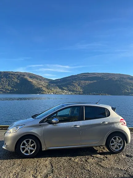 Peugeot 208 2015 photo 4