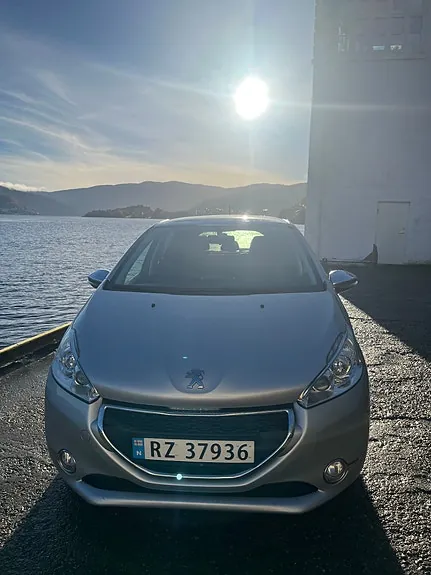 Peugeot 208 2015 photo 3