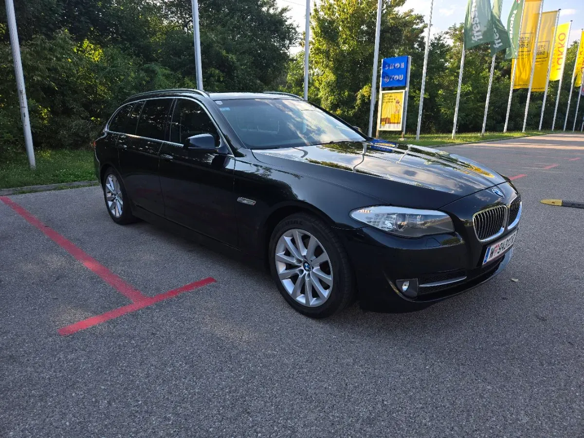 BMW 5 Series 2011 photo 2