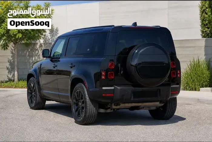 Land Rover Defender 2024 photo 2