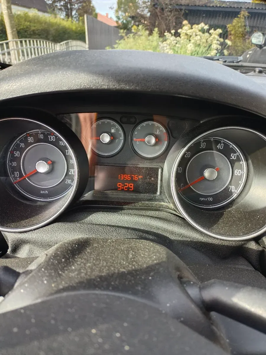 Fiat Grande Punto 2012 photo 2
