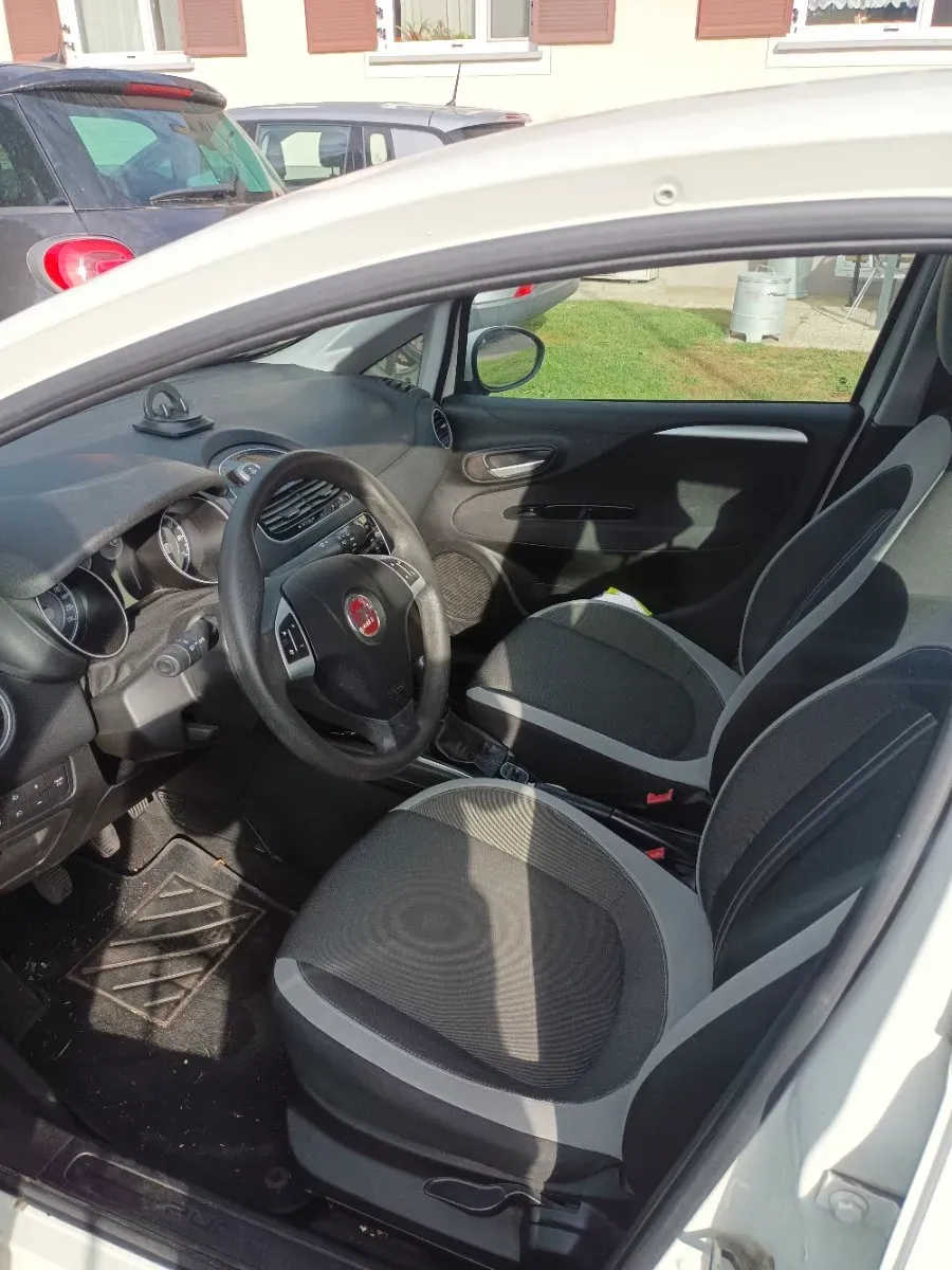 Fiat Grande Punto 2012 photo 3