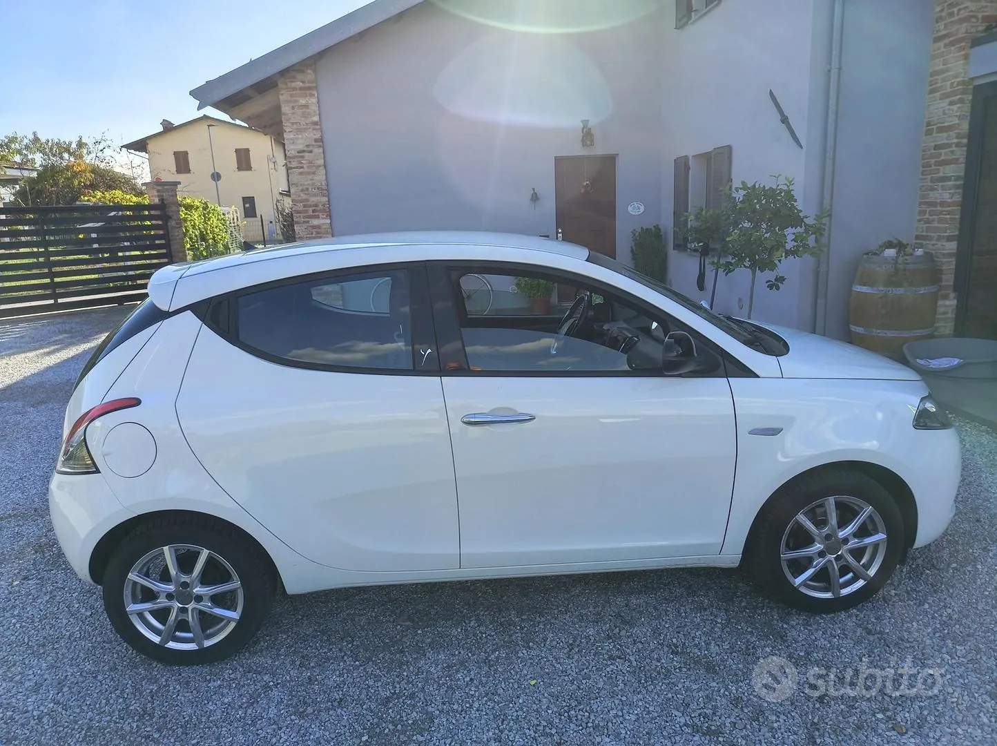 Lancia Ypsilon 2018 photo 2