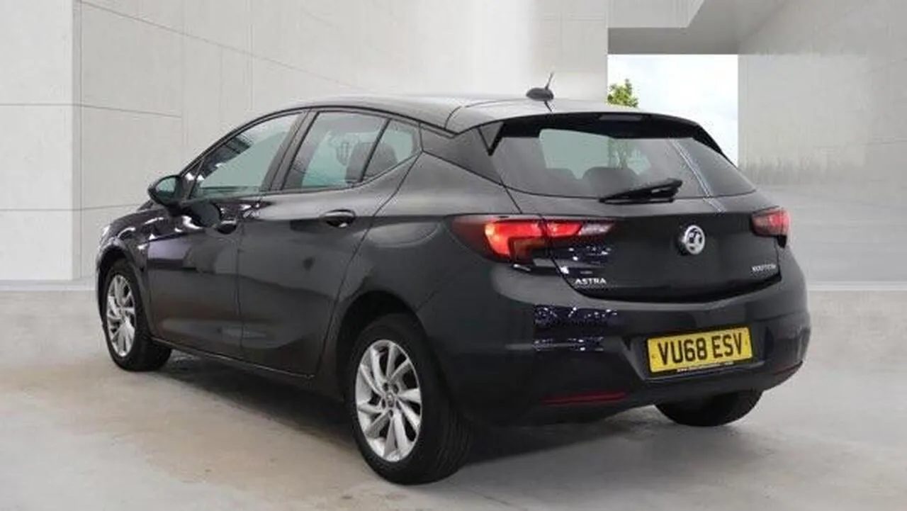 Vauxhall Astra 2019 photo 2