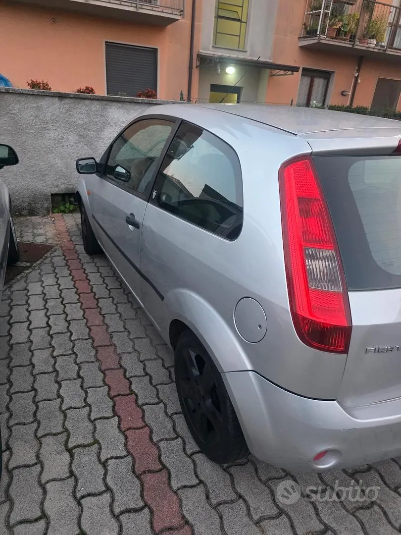 Ford Fiesta 2004 photo 4