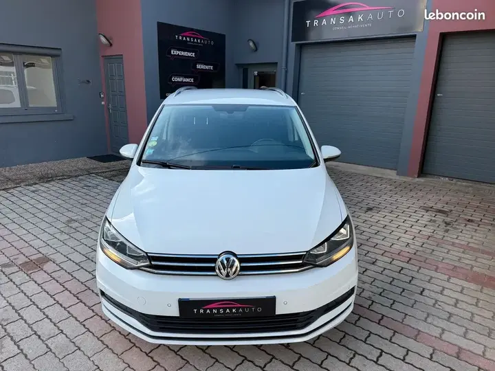 Volkswagen Touran 2017 photo 2