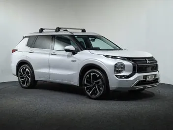 Mitsubishi Outlander 2022 photo 2