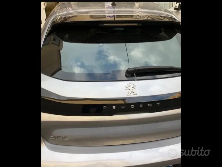 Peugeot 208 2023 photo 2