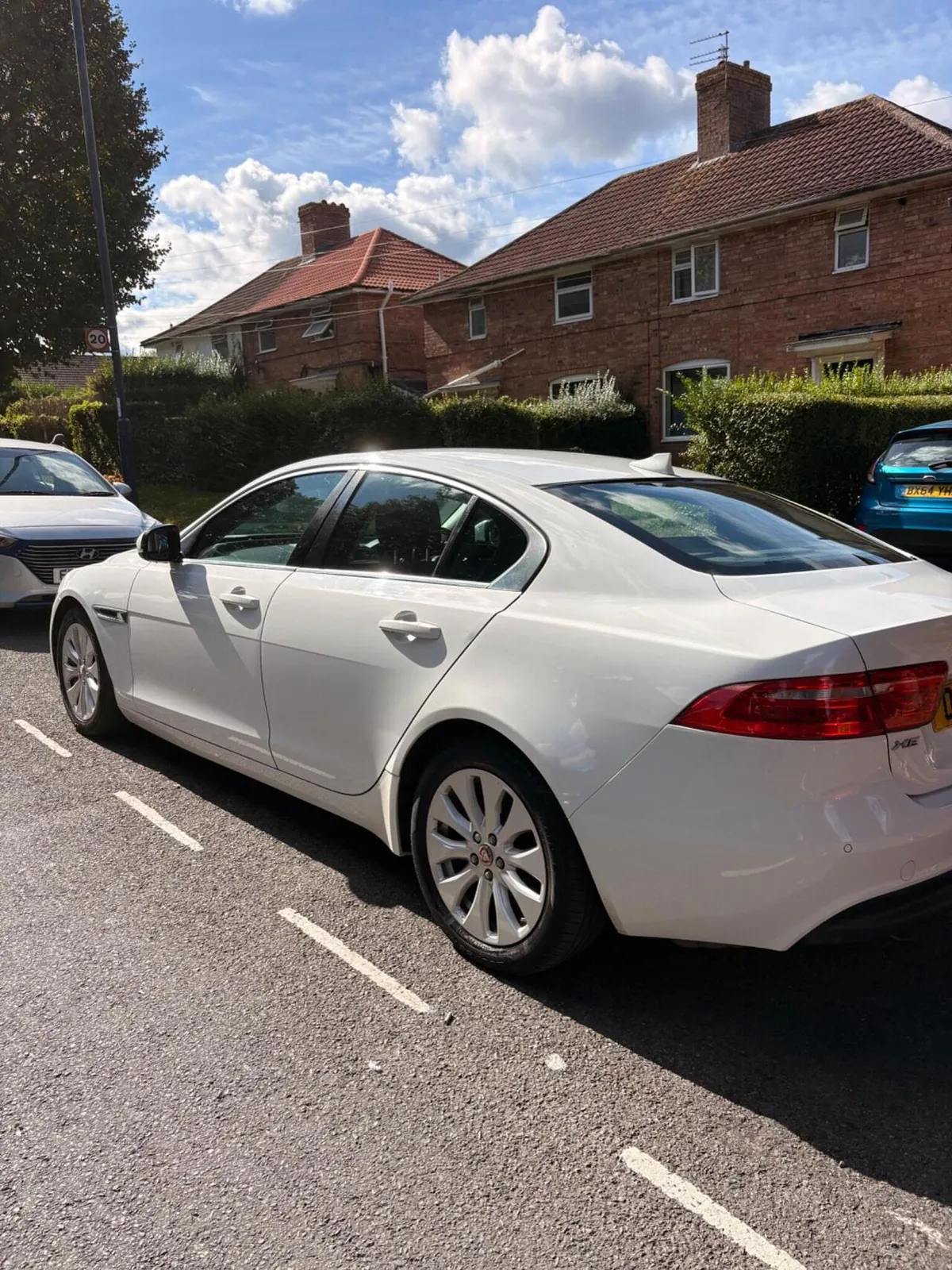 Jaguar Xe 2015 photo 4