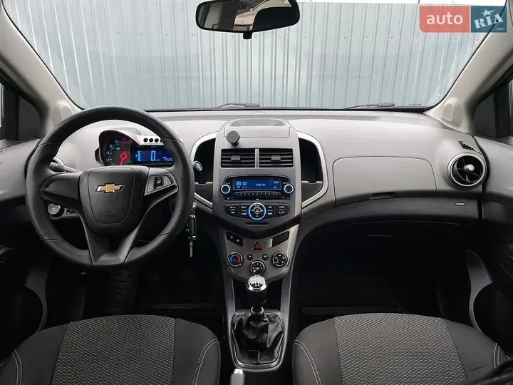 Chevrolet Aveo 2012 photo 2