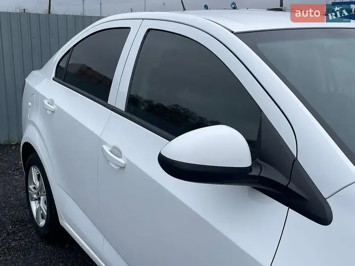 Chevrolet Aveo 2012 photo 4
