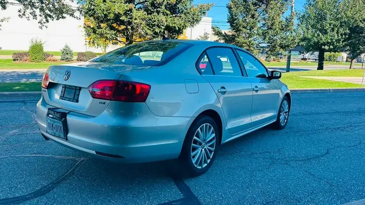 Volkswagen Jetta 2012 photo 3