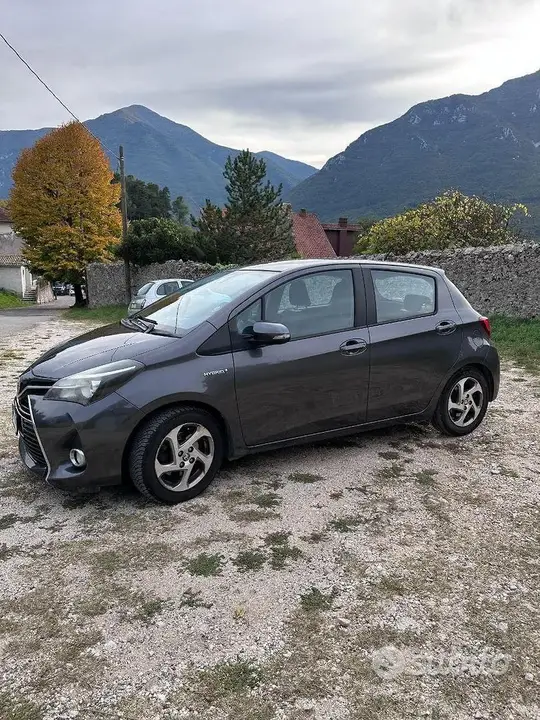 Toyota Yaris 2016 photo 2