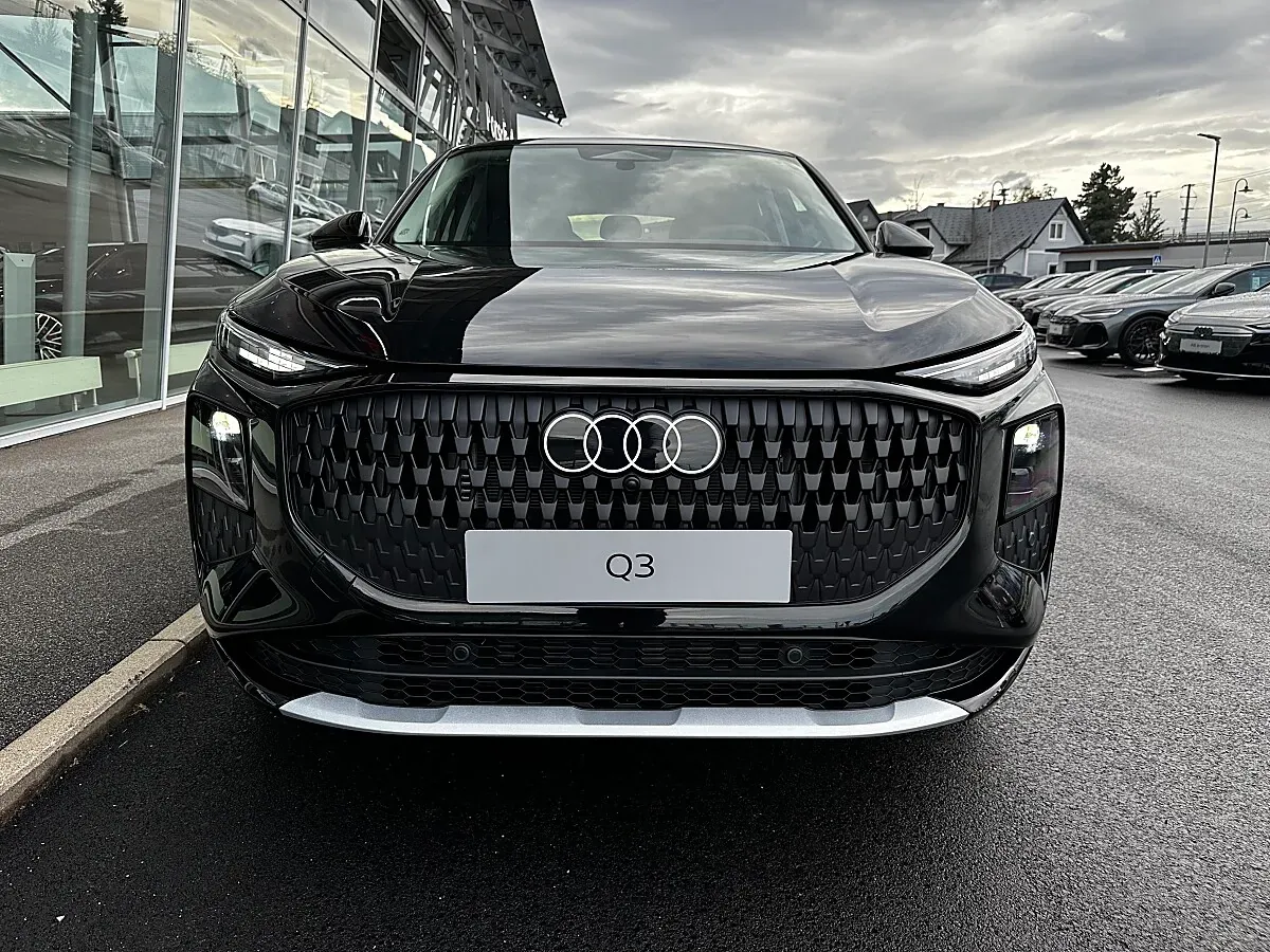 Audi Q3 photo 2