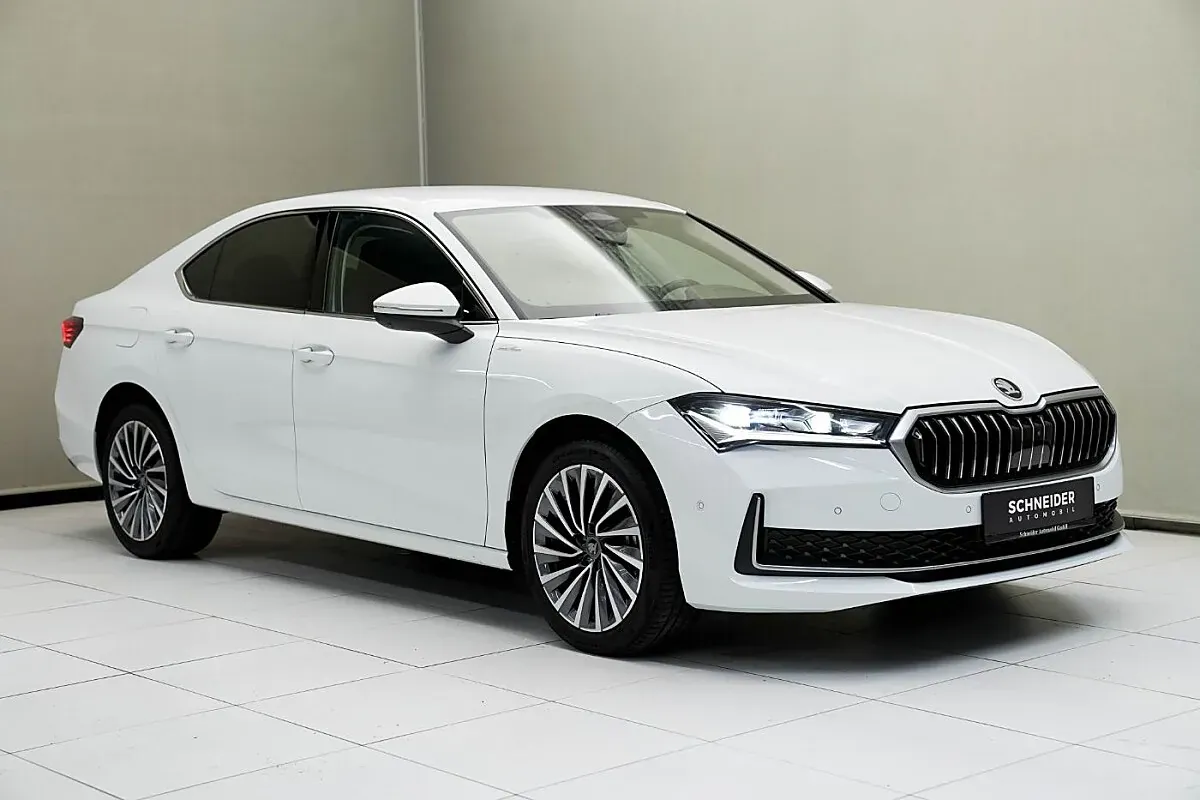 Skoda Superb 2025 photo 2