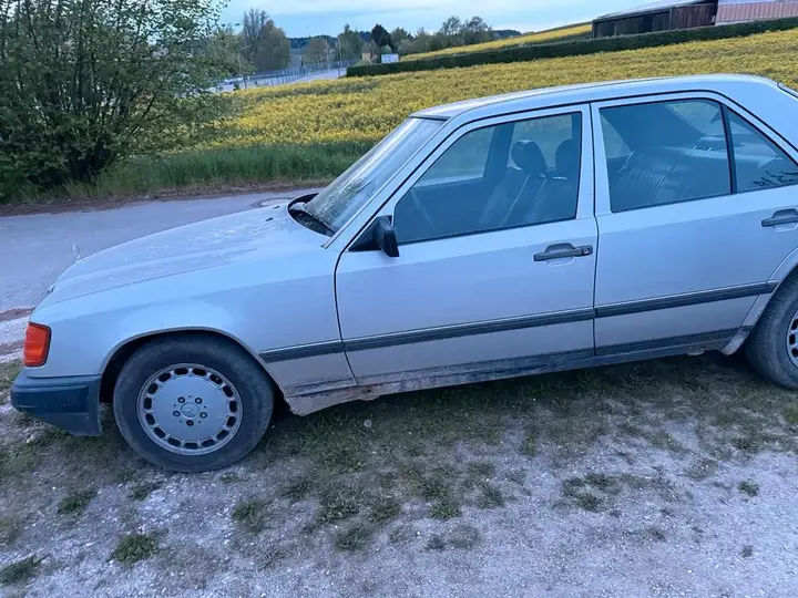 Mercedes-Benz W124