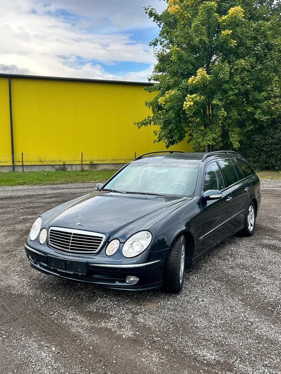 Mercedes-Benz Eklasse 2003 photo 3