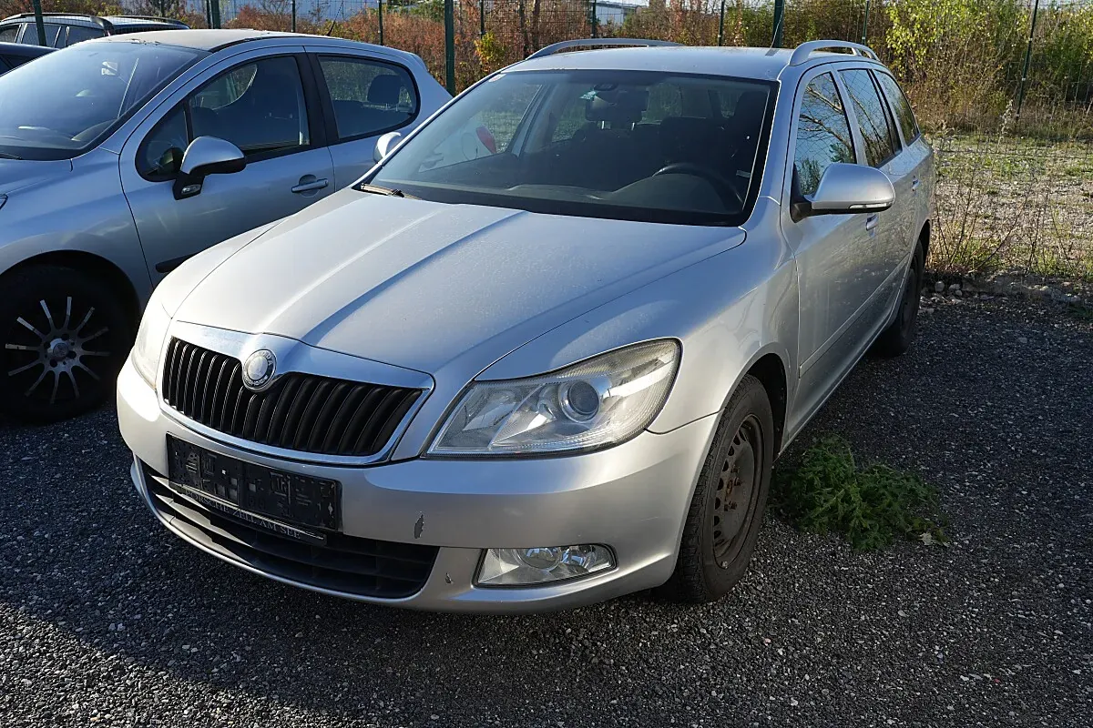 Skoda Octavia 2010 photo 2