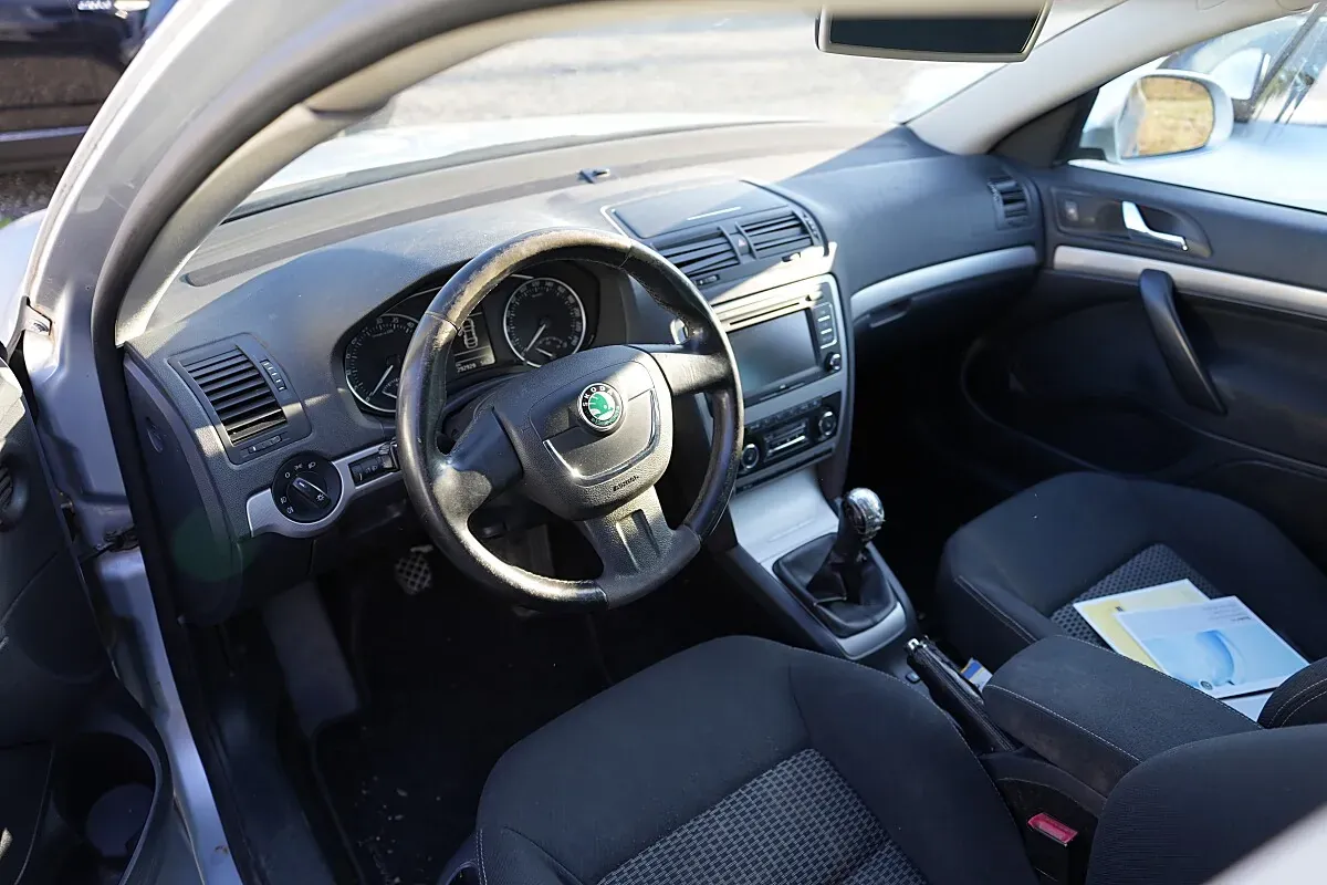 Skoda Octavia 2010 photo 3