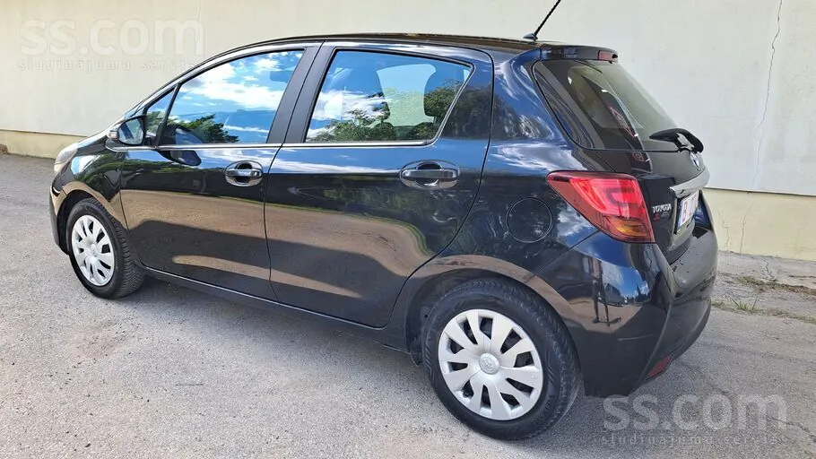 Toyota Yaris 2015 photo 2