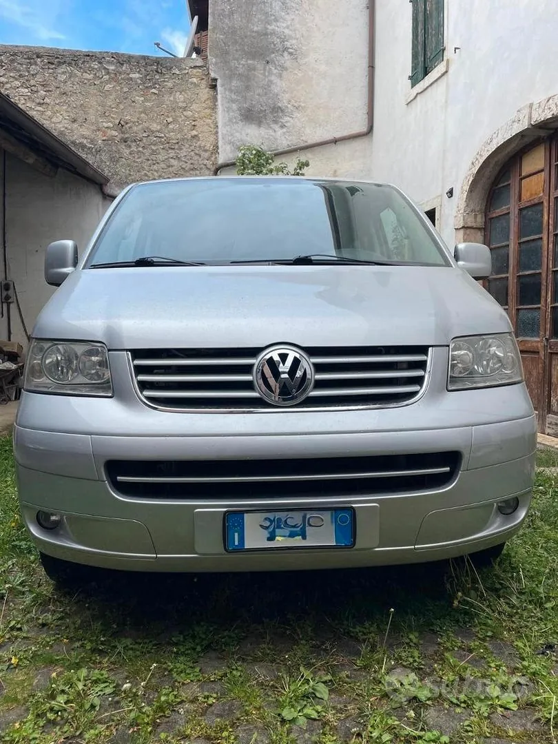 Volkswagen Multivan 2009 photo 3