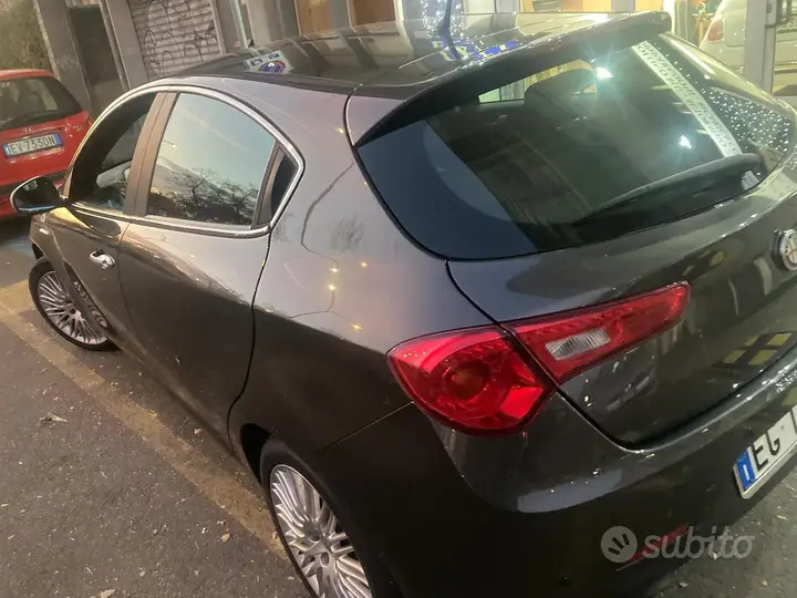 Alfa Romeo Giulietta 2011 photo 3
