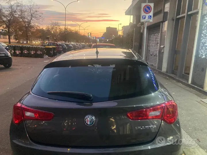 Alfa Romeo Giulietta 2011 photo 2