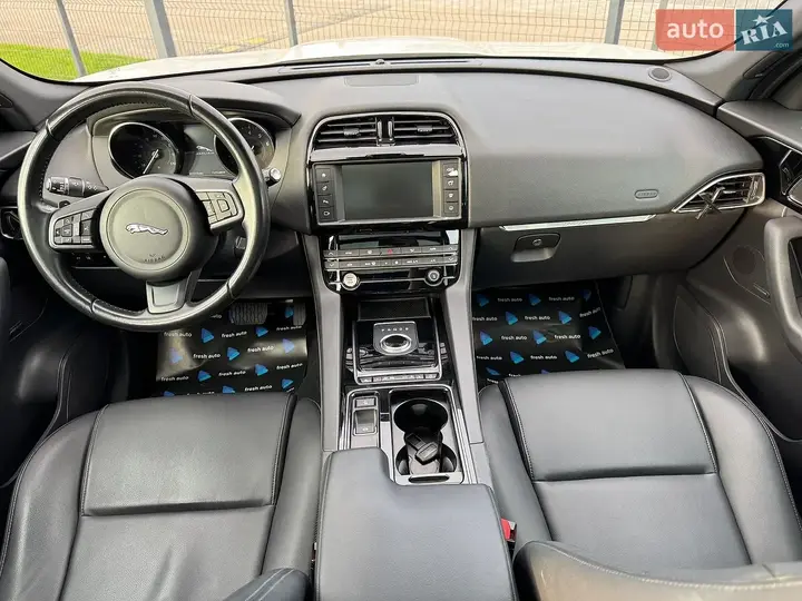 Jaguar F-Pace 2018 photo 4