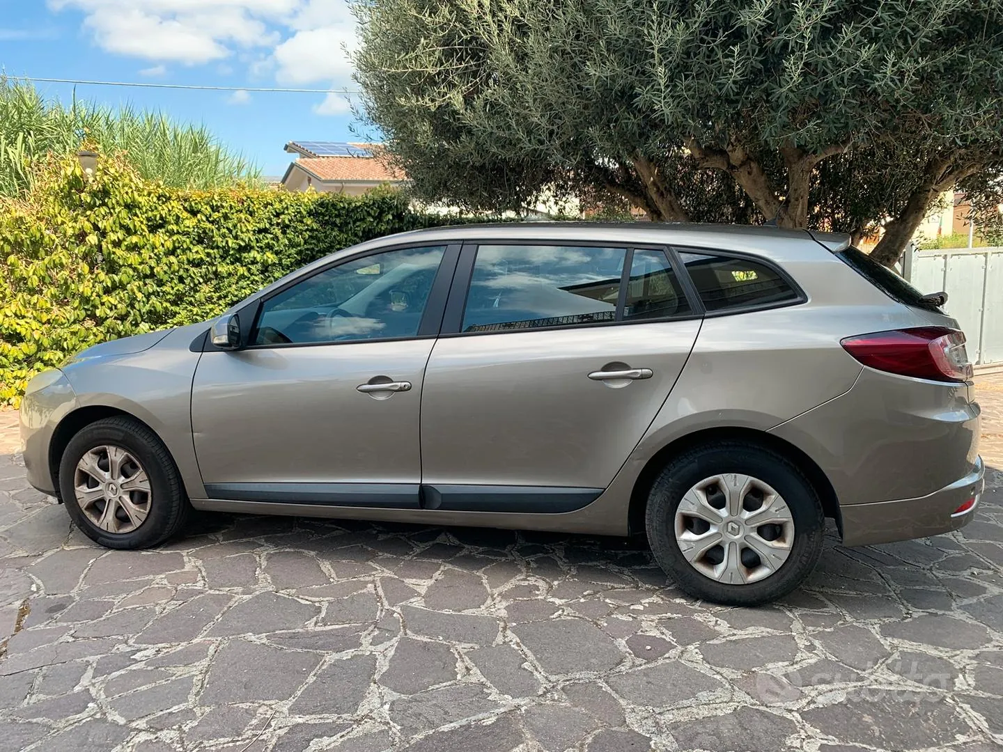 Renault Megane 2010 photo 2