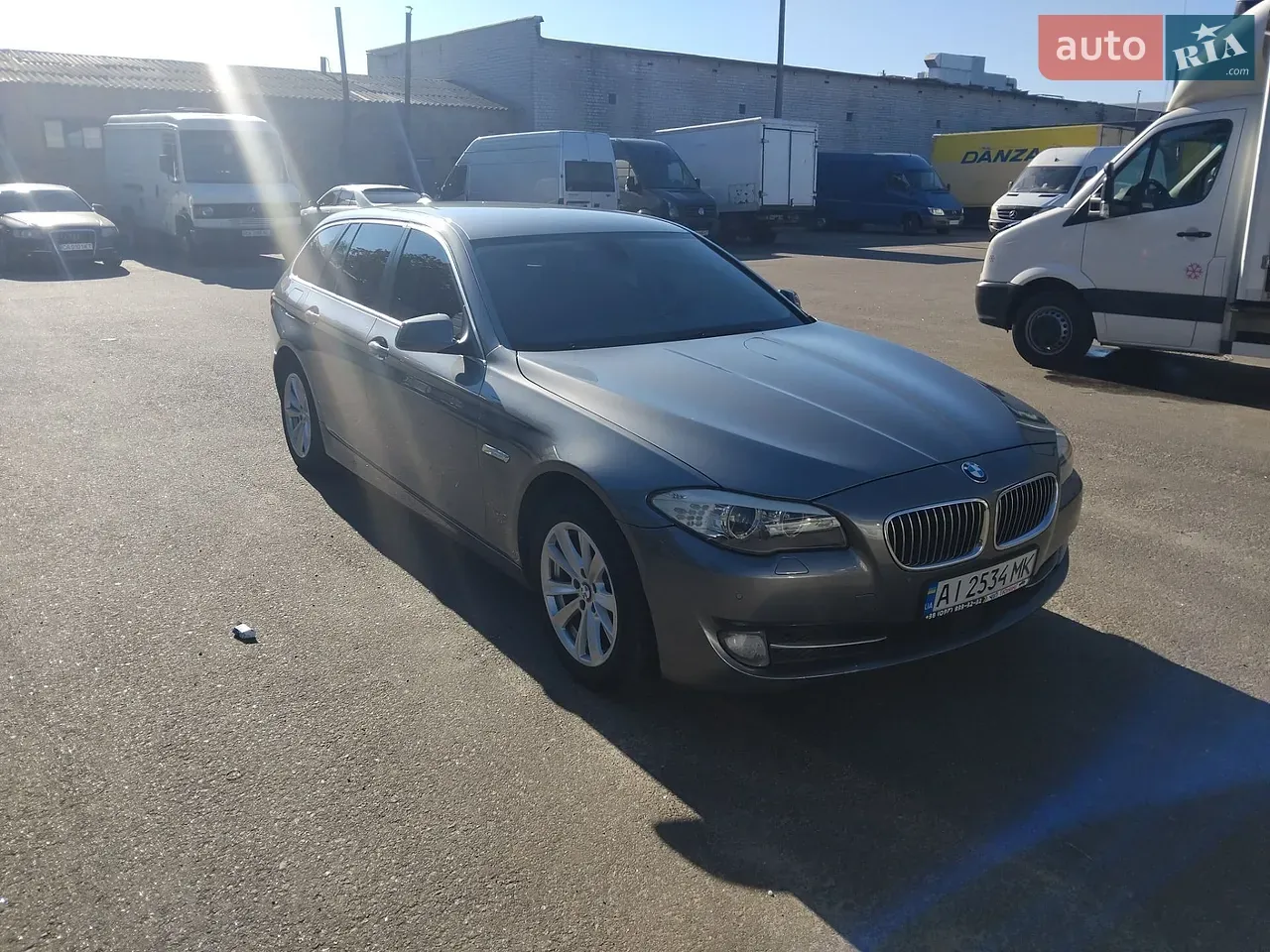 BMW 5 Series 2012 photo 2