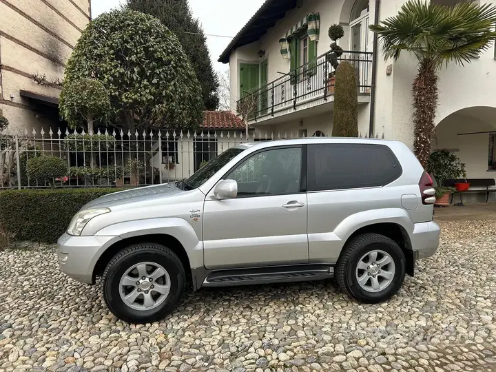 Toyota Land Cruiser 2005 photo 2