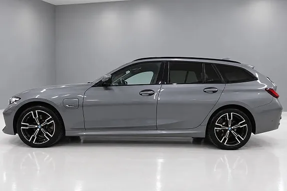 BMW 330E 2023 photo 3