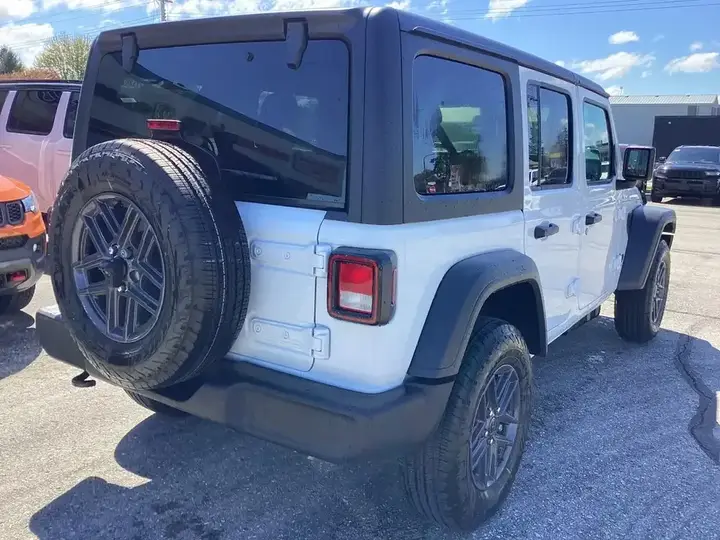 Jeep Wrangler 2026 photo 5