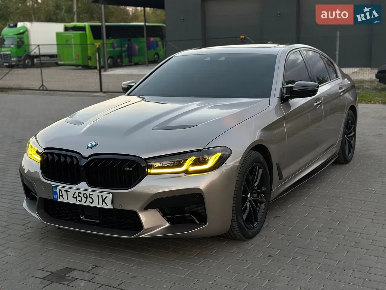 BMW 5 Series 2017 photo 2