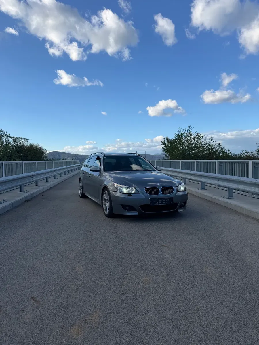 BMW 5 Series 2009 photo 2