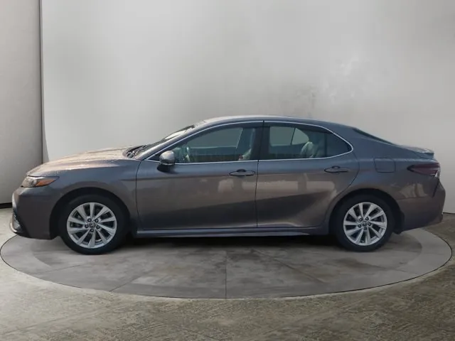 Toyota Camry 2022 photo 2