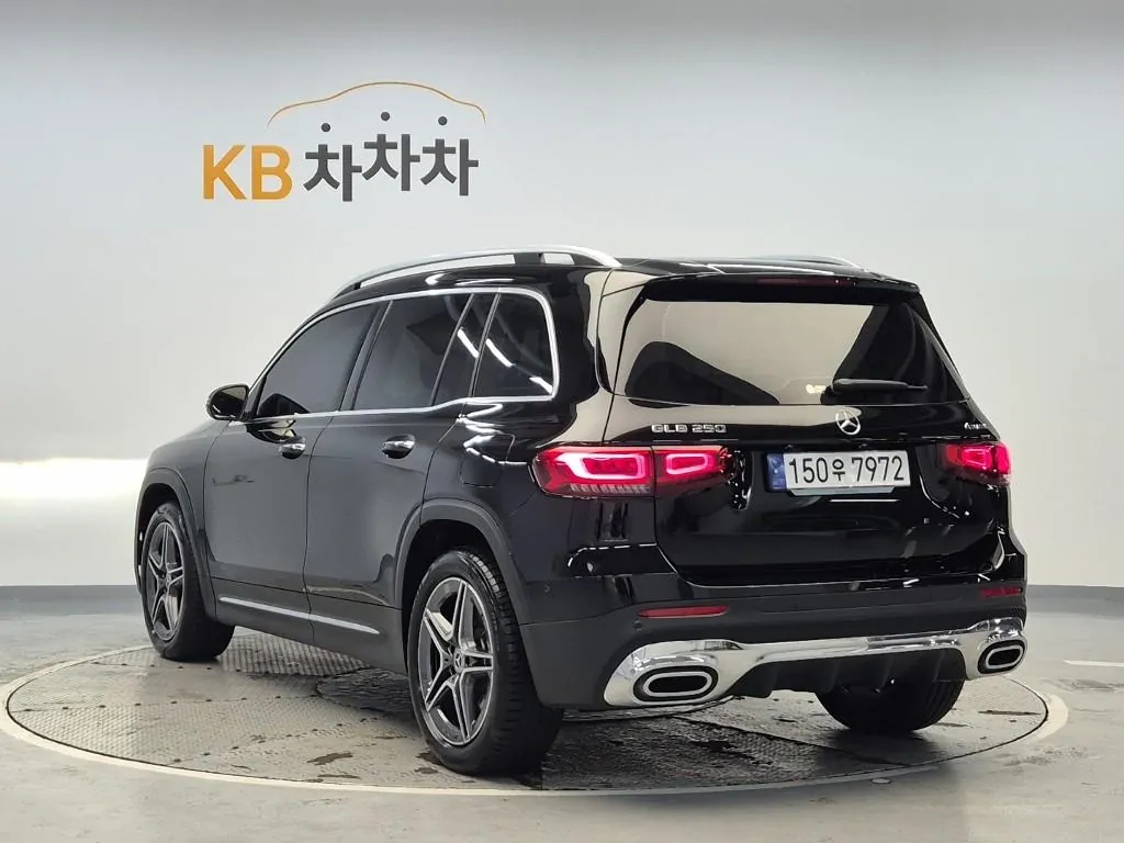 Mercedes-Benz Glb Class 2023 photo 2