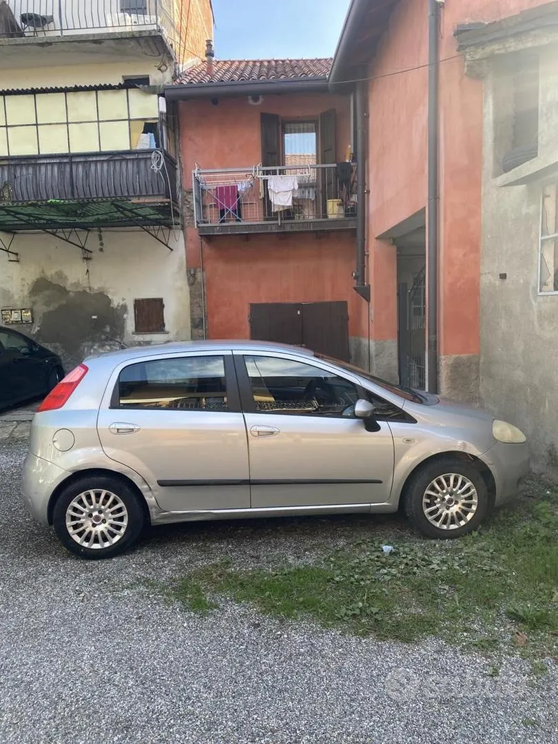 Fiat Grande Punto 2009 photo 2