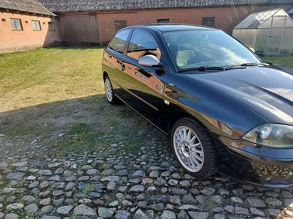 Seat Ibiza 2005 photo 2