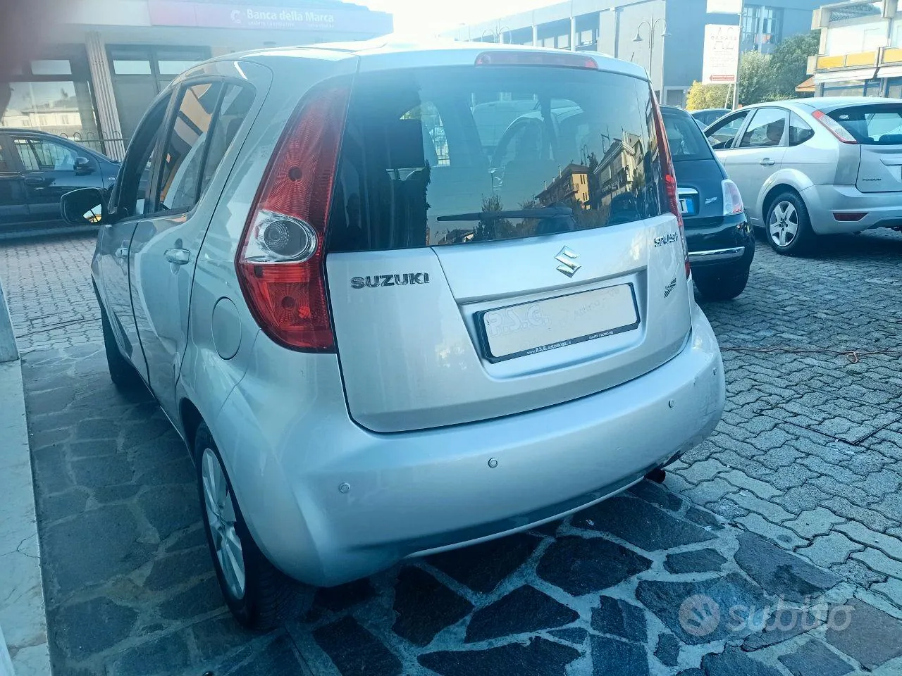 Suzuki Splash 2010 photo 2