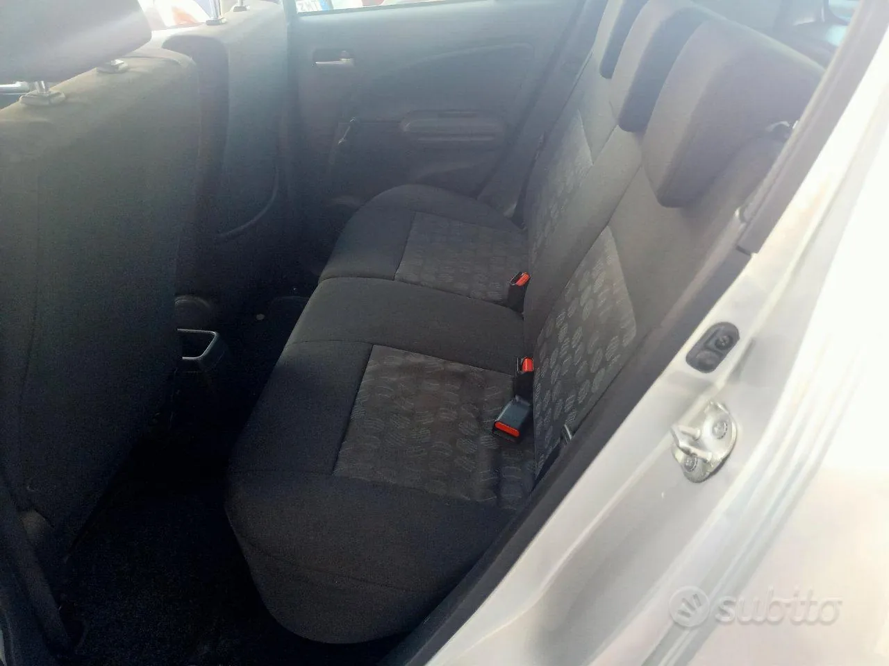 Suzuki Splash 2010 photo 5