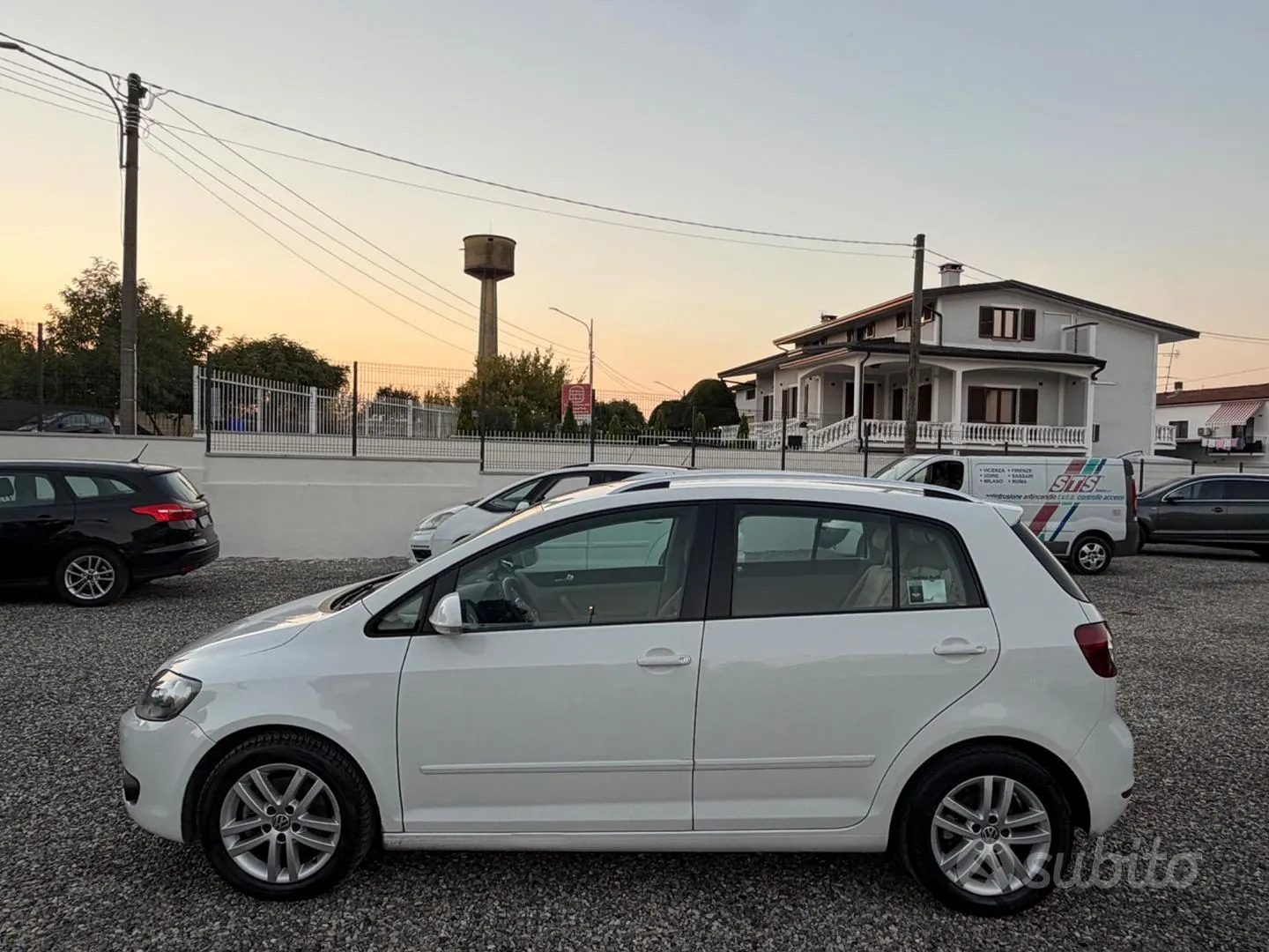 Volkswagen Golf 2012 photo 2