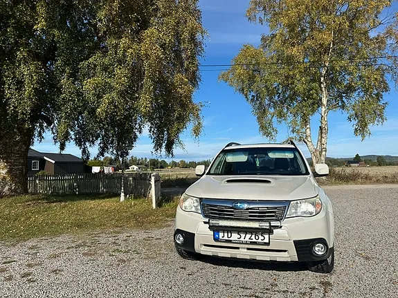 Subaru Forester 2011 photo 2